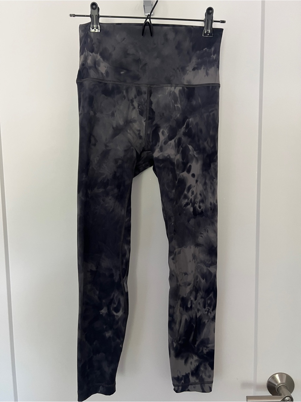 Dark tie dye print leggings